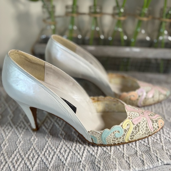 Stuart Weitzman Pearly white and pastel leather on lace. Size 8.5 AA - Picture 1 of 14